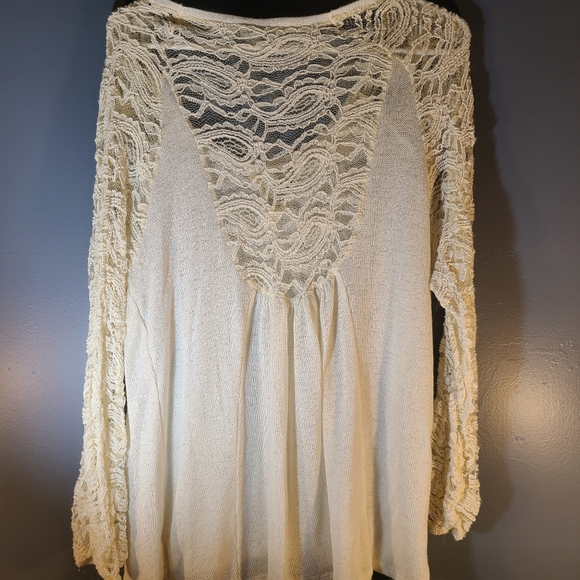 Vanity ivory long sleeve blouse with lacey sleeves - Picture 5 of 6